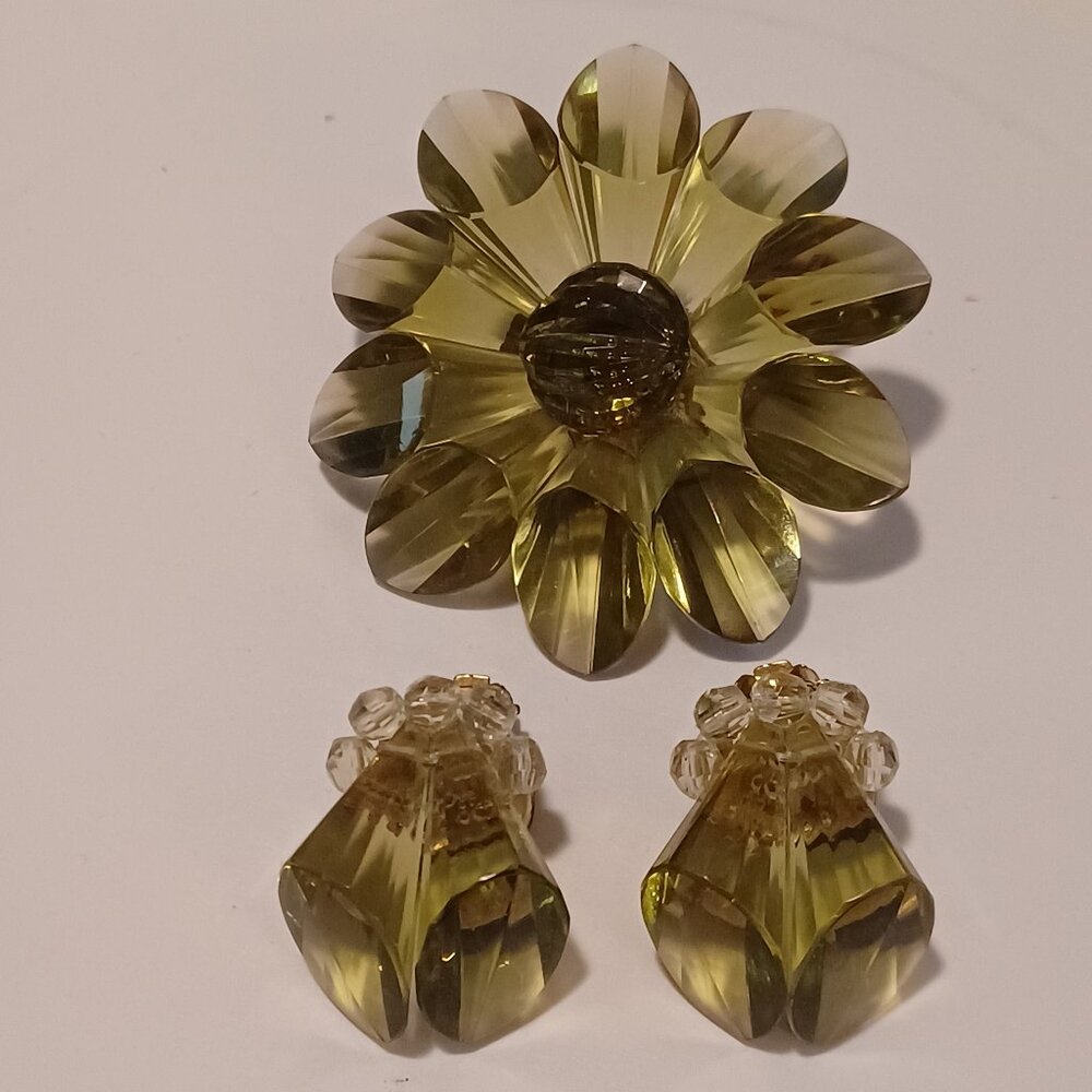 Vintage Signed  WEST GERMANY Two Tone Green Faceted Lucite Flower Pin Brooch 3in